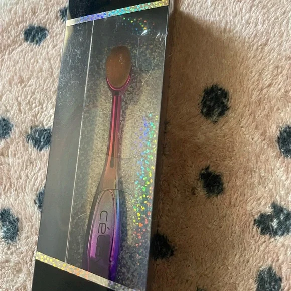 Rainbow Toothbrush shaped foundation brush - Picture 5 of 6